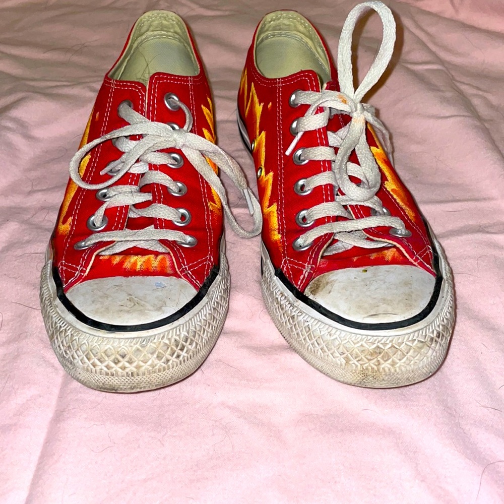 Customized red flame converse!🔥